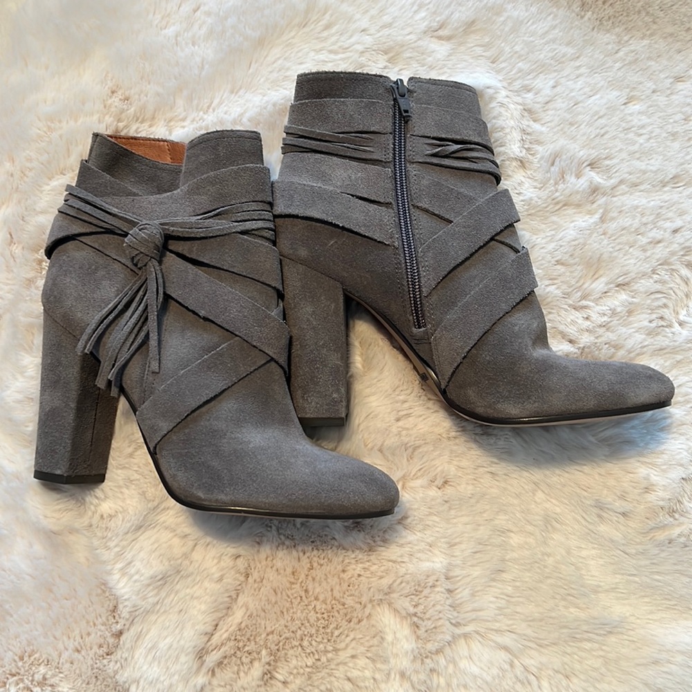 Gianni Bini gray tassel heeled boots size 7
